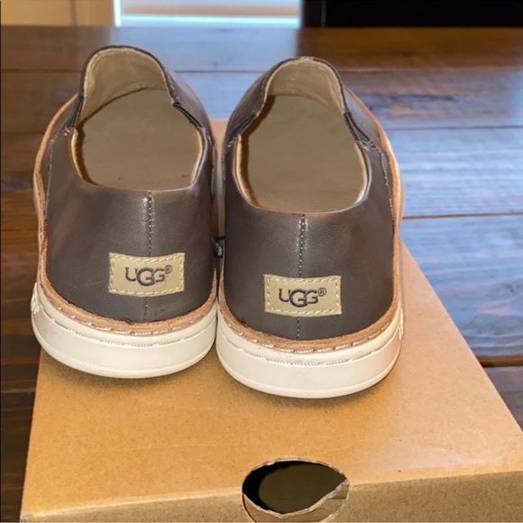 UGGS Keile perforated slip ons - Picture 2 of 3